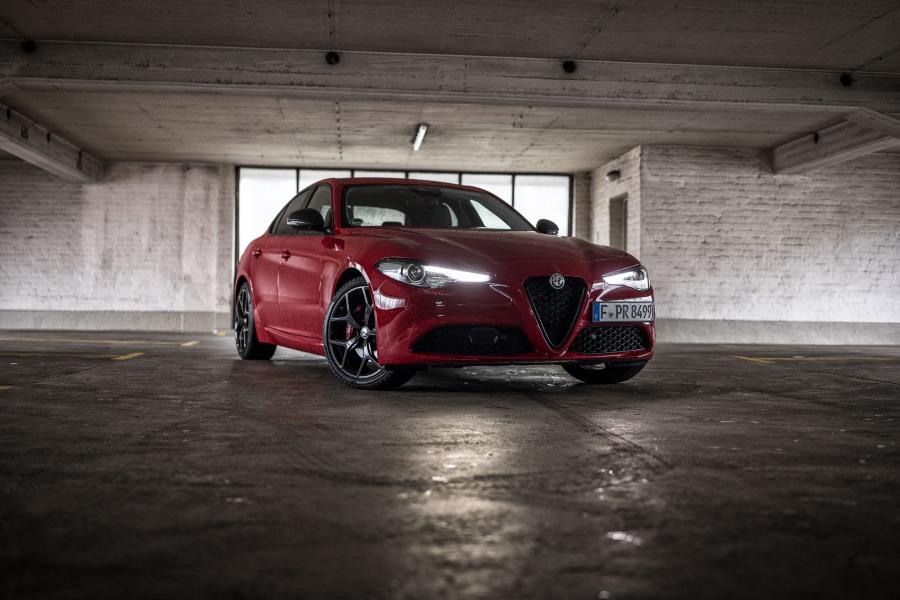  Alfa Romeo Giulia B-Tech (952) 2018 года  (фото 1 из 19)